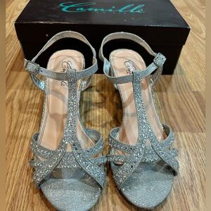 Silver sparkle kitten heels 🪩